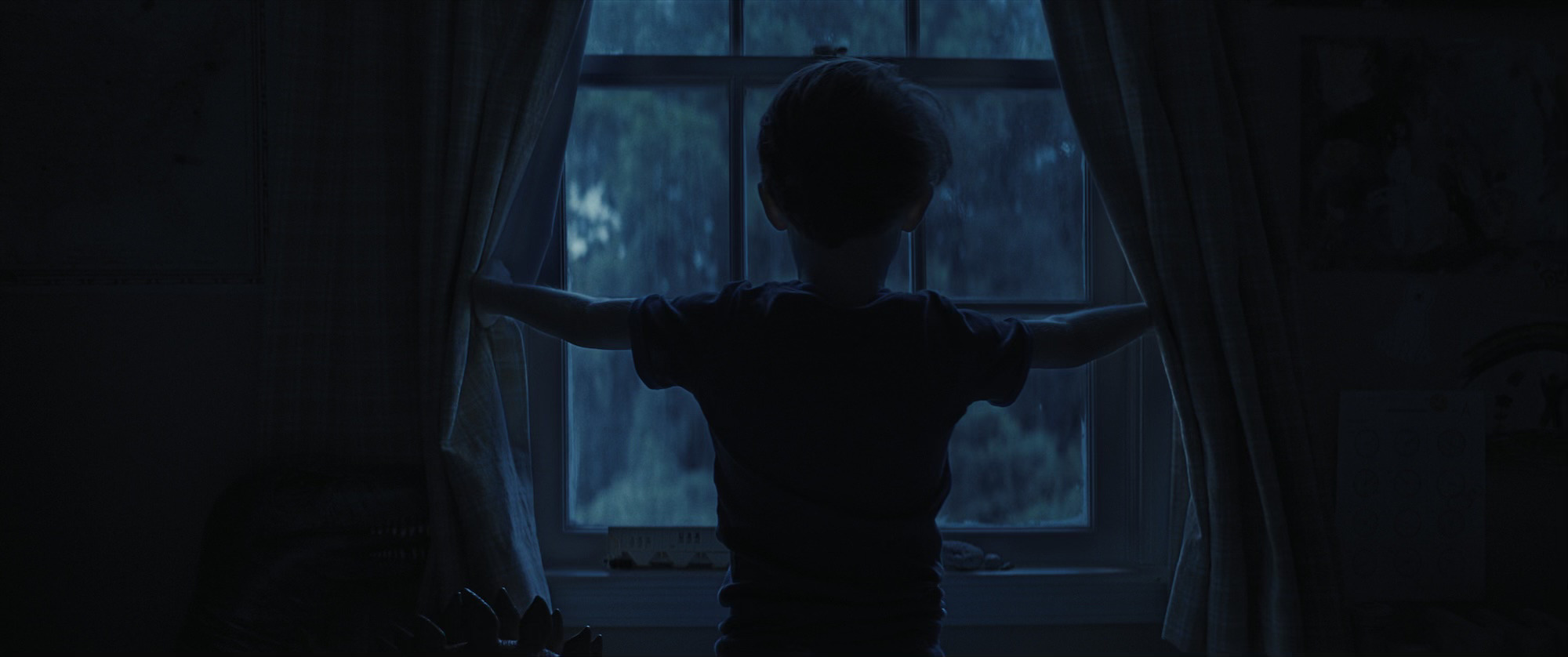 ‘Weapons’ Is a Haunting, Hilarious Fairy Tale for Our Waking Nightmare